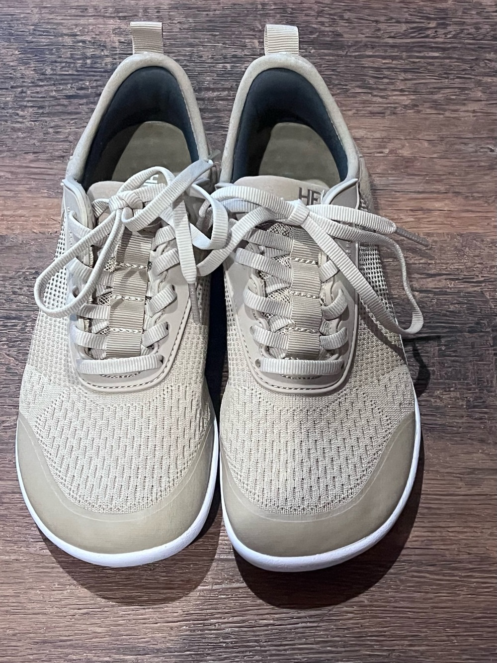 Men's Lightweight Casual Sneakers in Beige